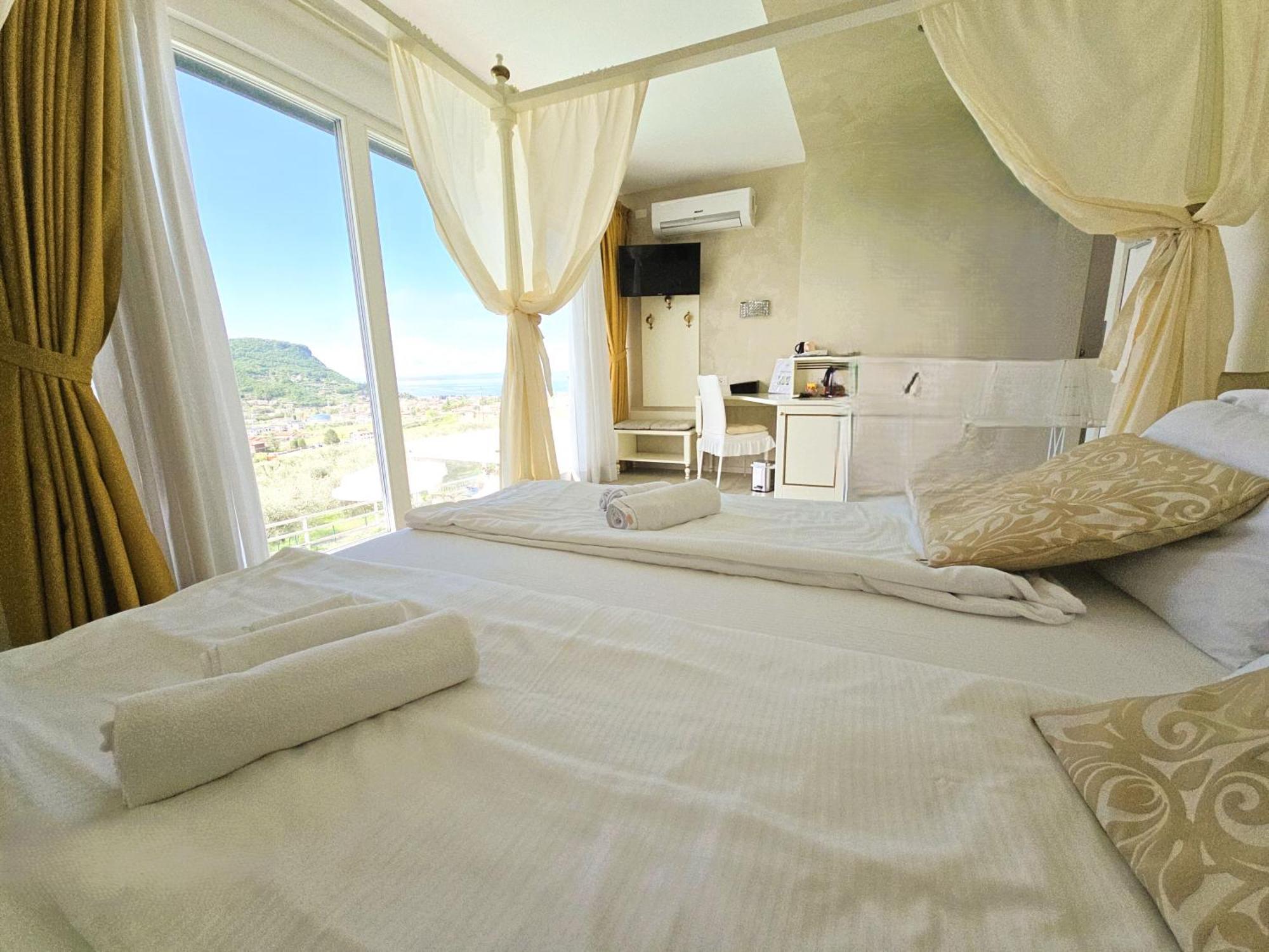Relais Villa Olivi Костермано Стая снимка
