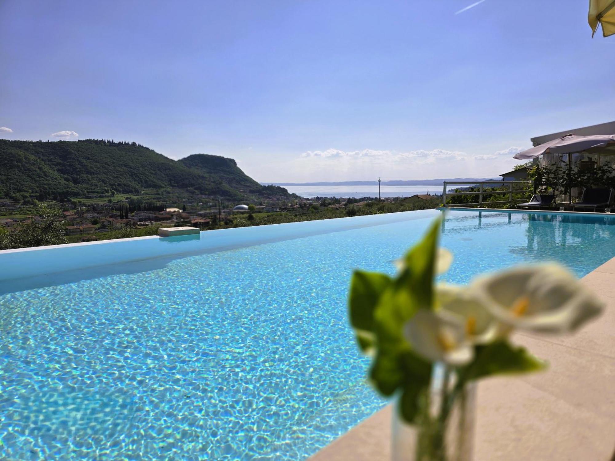 Relais Villa Olivi Костермано Екстериор снимка