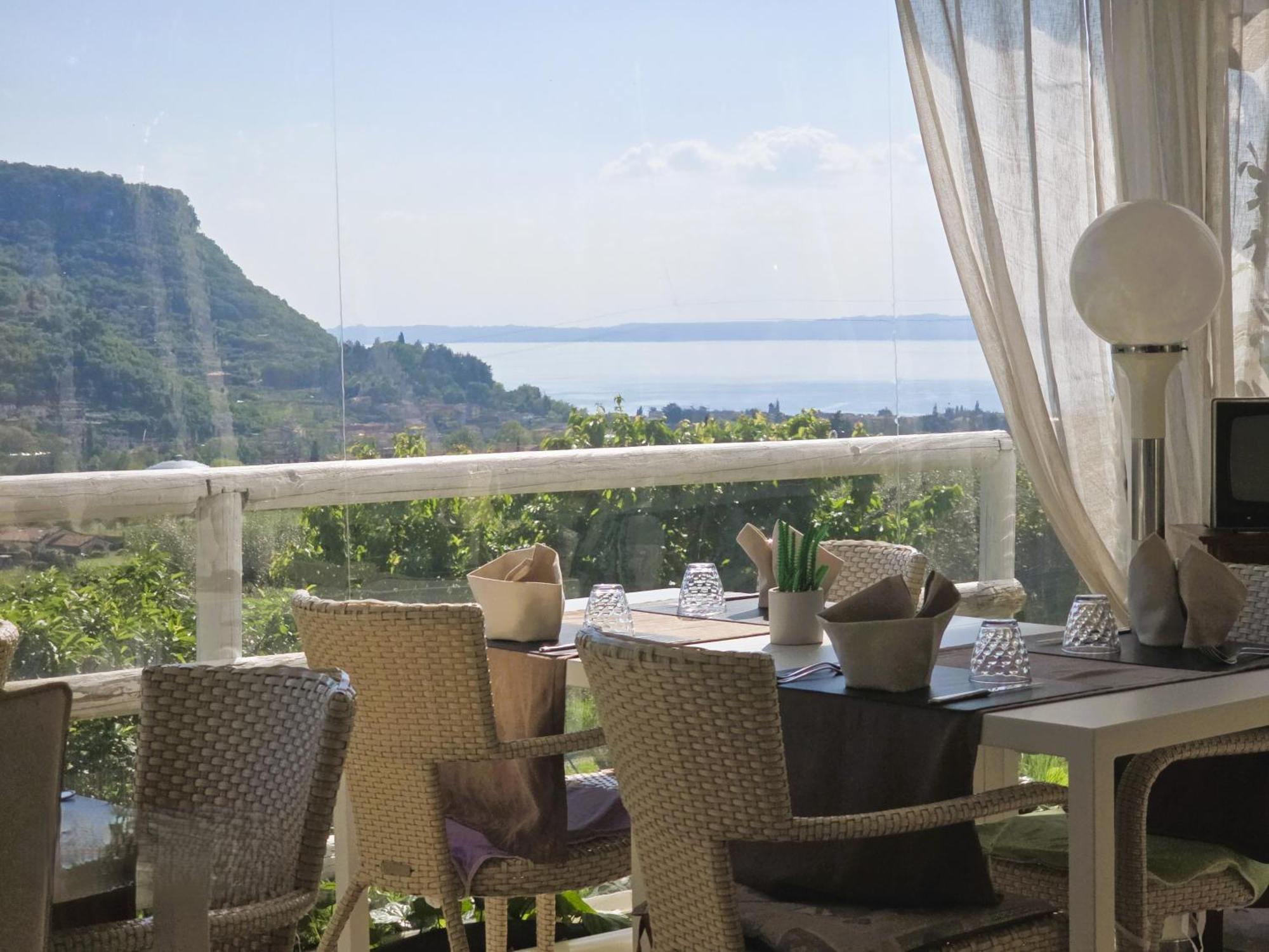 Relais Villa Olivi Костермано Екстериор снимка